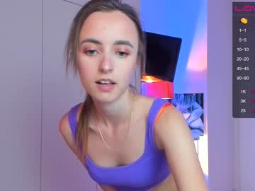 girl
        look_at_show cam image #1704991