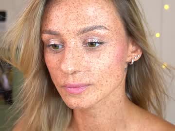 girl
        artease cam image #4332183