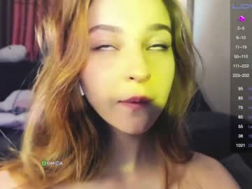 girl
        zoe__0 cam image #1870358