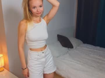 girl
        elvina_stars cam image #4494639