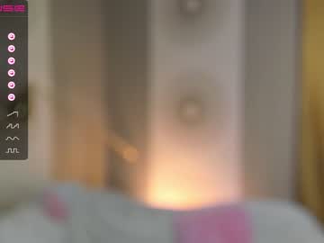 girl
        happiness_call cam image #1763742