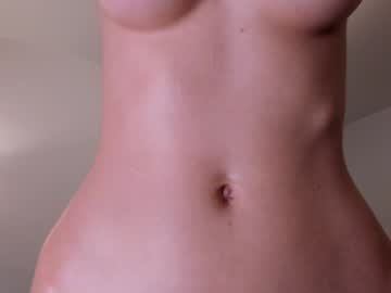 girl
        lauratanguy cam image #5332879