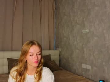 girl
        philippagales cam image #6876988