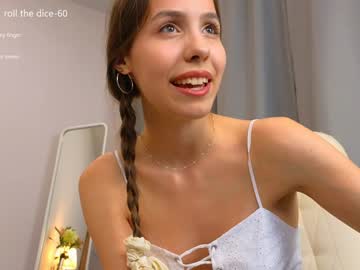 girl
        wanda_robinson cam image #4945707