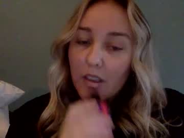 girl
        candy_cloudsx cam image #4248845