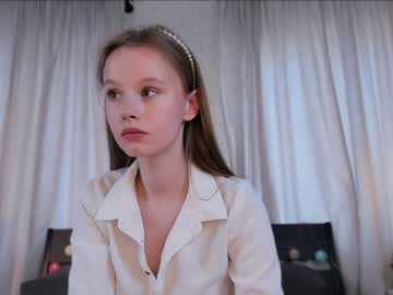 girl
        aislyworld cam image #3621150
