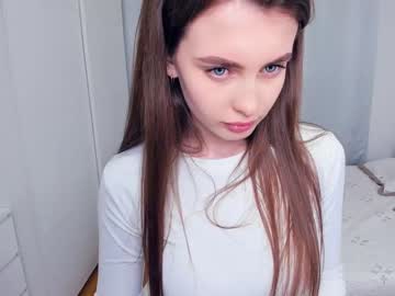 girl
        your__moon cam image #2194934