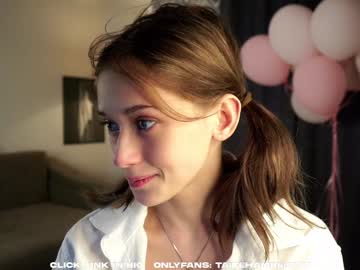 girl
        taitehambelton cam image #6975040