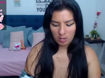 girl
        nicolles_ cam image #1693330