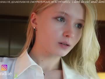 girl
        bestblondiiecb cam image #1561297
