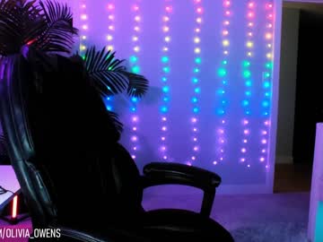 girl
        oliviaowens cam image #4022196