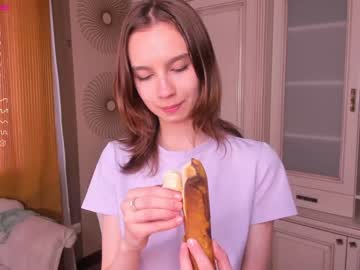 girl
        happiness_call cam image #1315955