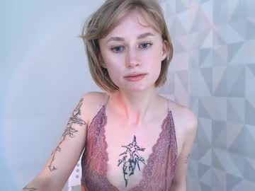 girl
        love_freya cam image #1230449