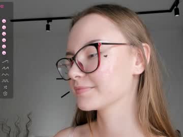 girl
        gemmacockayne cam image #4895327