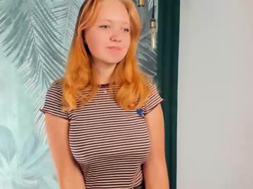 girl
        elwynacroyle cam image #5182733