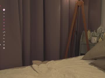 girl
        lyly_bambi cam image #5658360