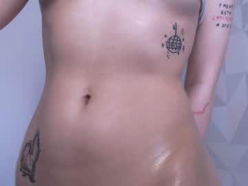 girl
        love_freya cam image #1244538