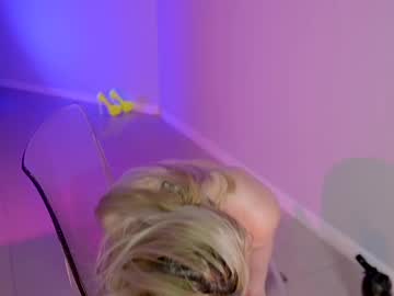 girl
        toomuch_wet_ cam image #6762788