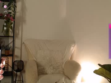 girl
        lucylia_ cam image #6080560
