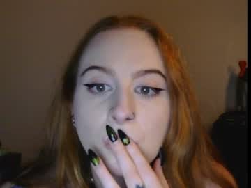 girl
        gingergardenia cam image #2945632