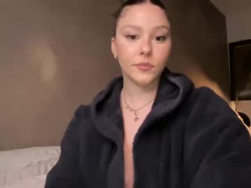 girl
        novavangogh cam image #1198985