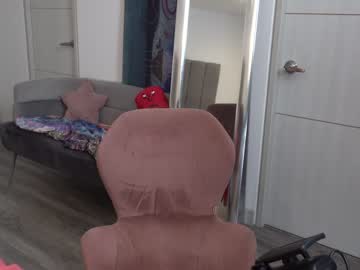 girl
        beyllove_d cam image #1755470