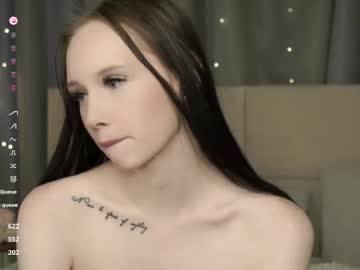 girl
        erlinedarlington cam image #6186283
