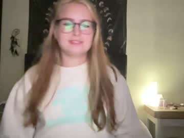 girl
        sarahmartin420 cam image #1866396