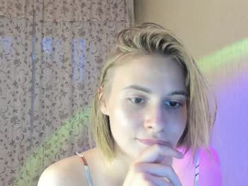 girl
        mira_fox_ cam image #2087692