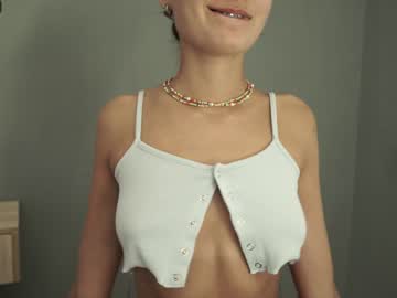 girl
        tessarosse_ cam image #2047935