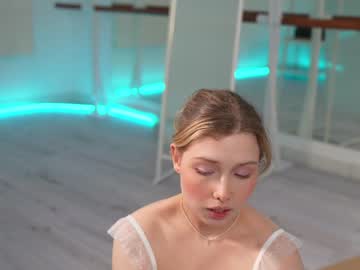 girl
        april_blush cam image #4089762