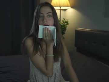 girl
        tessarosse_ cam image #2385014