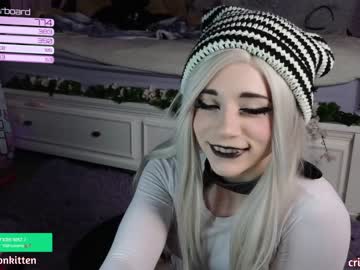 girl
        crimsonkitten cam image #2520388