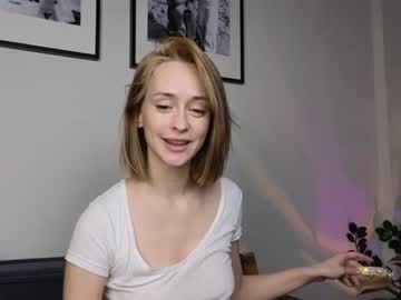girl
        oliviablondie cam image #2712479