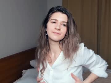 girl
        lorahartill cam image #3442962
