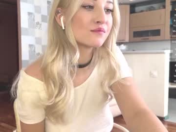 girl
        zoe__0 cam image #4691969