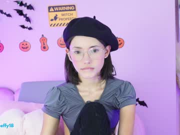 girl
        little_effy18_ cam image #5363239