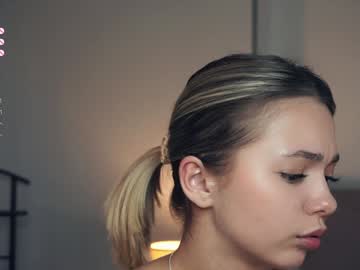 girl
        mildredgarrett cam image #5999077