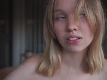 girl
        bibi_it_is cam image #669274