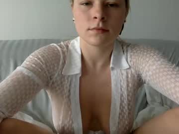 girl
        sukimeelong cam image #3321348