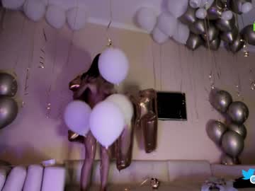 girl
        hollyextra cam image #4075877