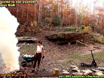 couple
        honeyand_thebear cam image #104033