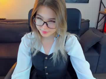 girl
        lisa_roses cam image #457410