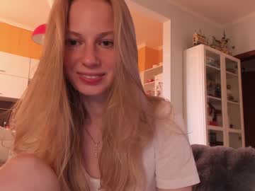 girl
        magic_couple13 cam image #4370311