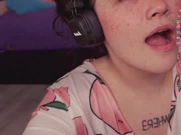 girl
        chery_lady22 cam image #1255985
