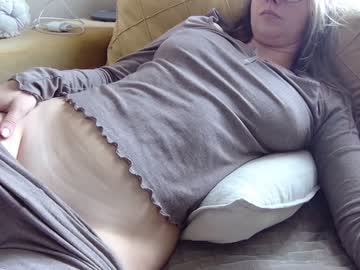 girl
        erotic_vibe cam image #4201845