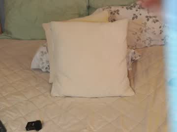 girl
        ashley_ospino cam image #6658352