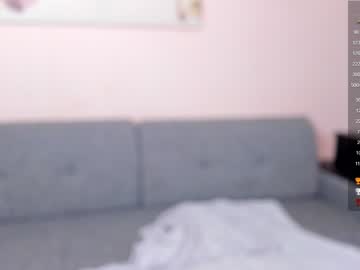 girl
        shirleywhitney cam image #2303605