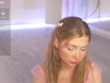 girl
        april_blush cam image #4492740