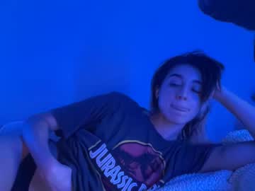 girl
        lizmreow cam image #2138667